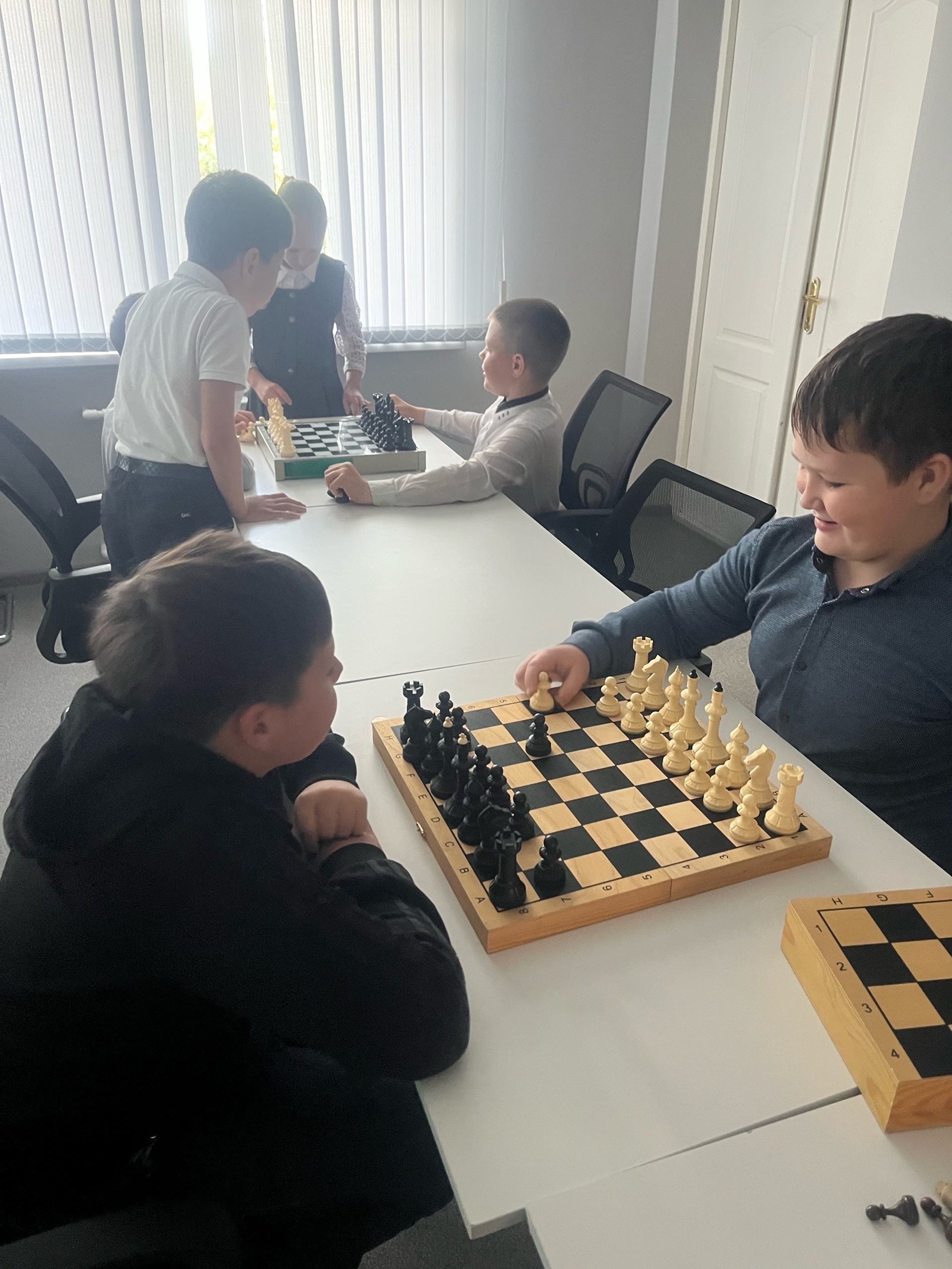 Играем в шахматы.