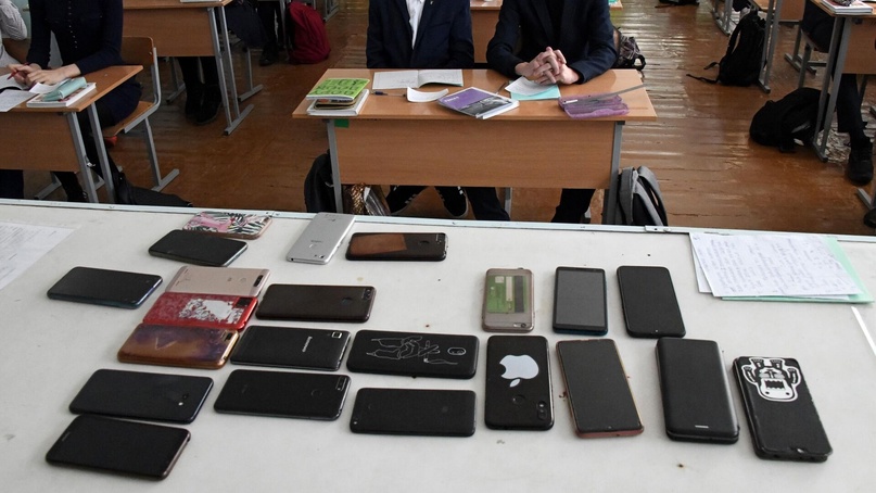 Федеральный закон 06.12.2023 о запрете мобилных телефонов в школе.