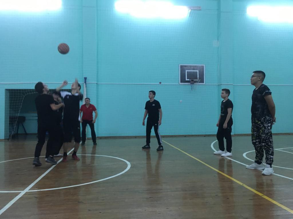 Дружеская встреча команд по баскетболу и мини-футболу.
